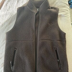 Aritzia TNA 
Polartec® Thermal Pro™ Mockneck Vest